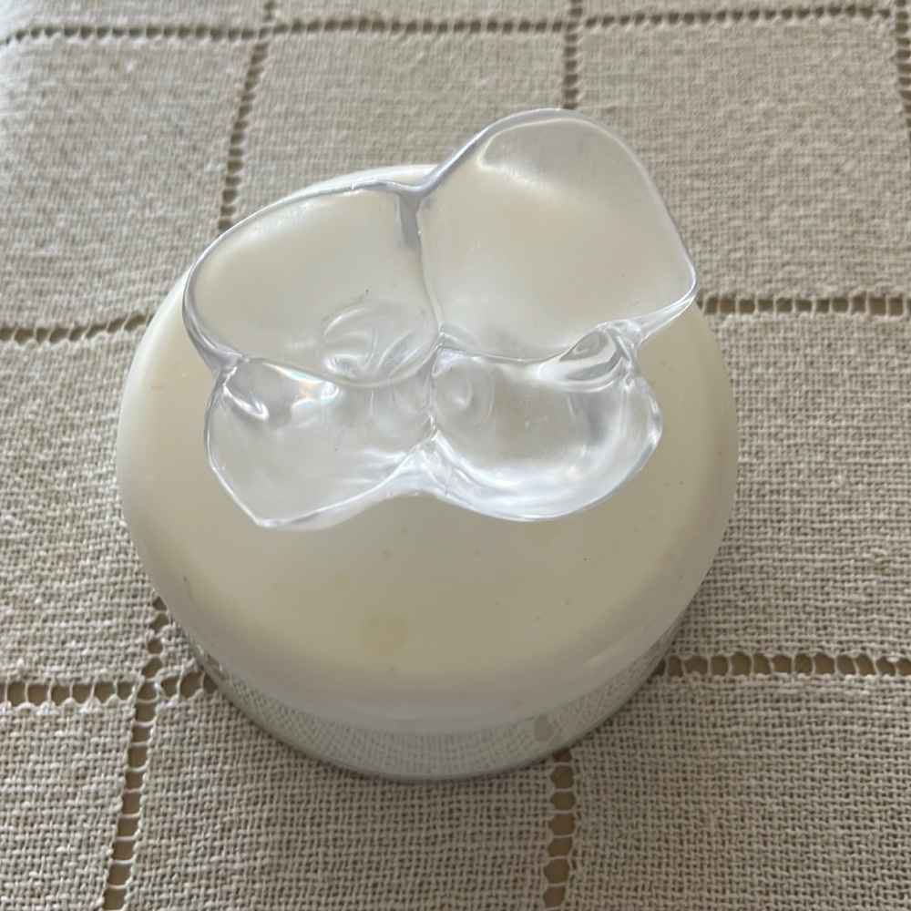 Oscar de la Renta dusting power. New unopened